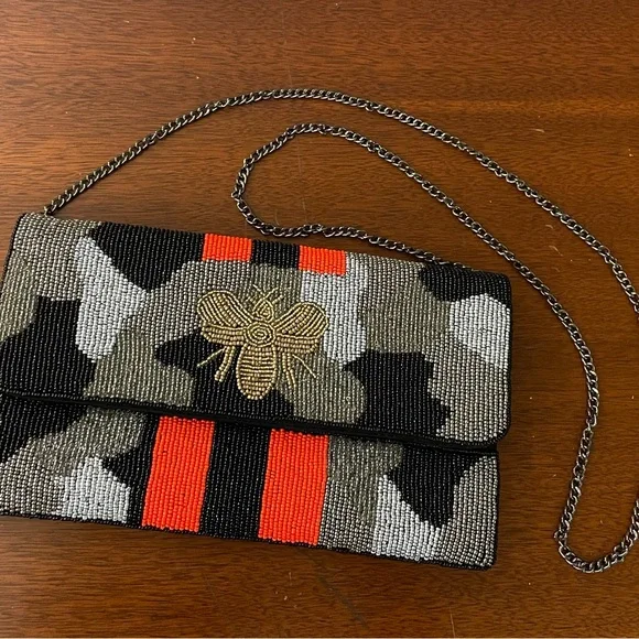 Beaded Bee Clutch Crossbody insect - Picture 5 of 6